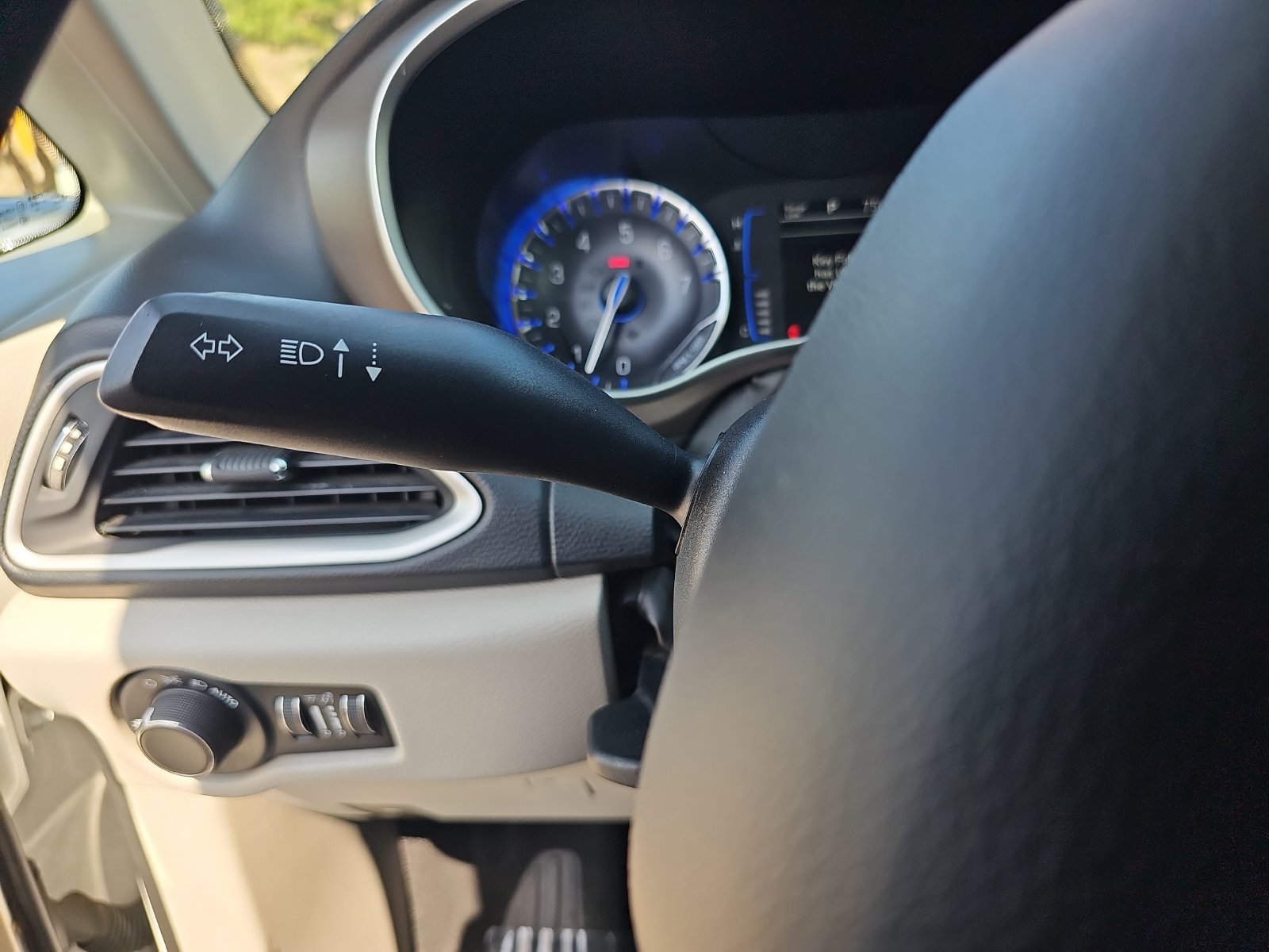Used 2019 Chrysler Pacifica LX w/ Tire & Wheel Group FWD image 27