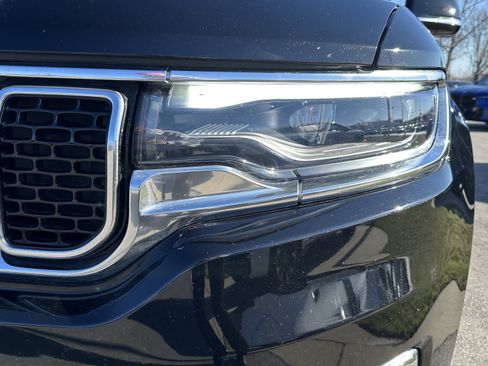 Used 2024 Jeep Wagoneer L Series III w/ Premium Group I image 6