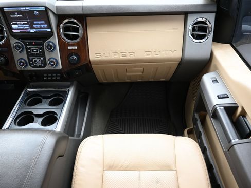 Used 2015 Ford F250 Lariat w/ Lariat Interior Package AWD/4WD image 39
