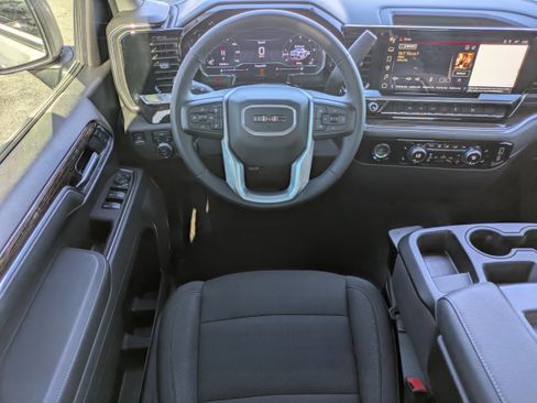 Used 2024 GMC Sierra 1500 Elevation image 4