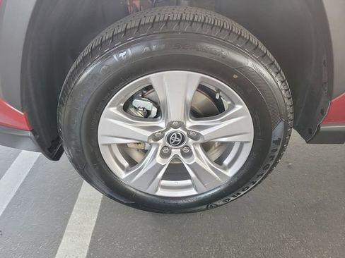 Used 2025 Toyota RAV4 XLE FWD image 32
