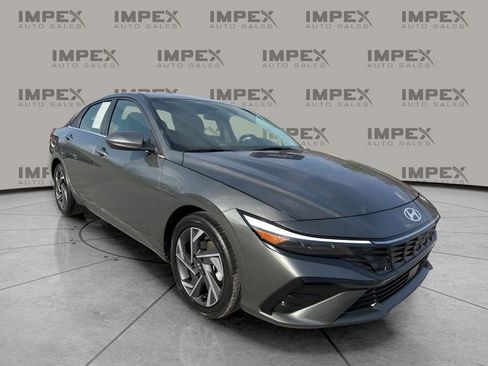 Used 2025 Hyundai Elantra SEL image 7