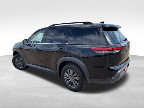 Certified 2023 Nissan Pathfinder SV FWD image 6