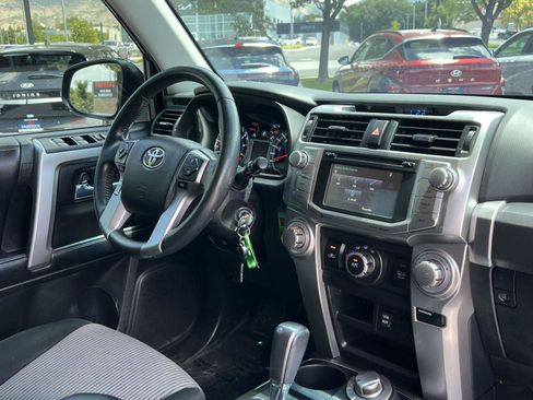 Used 2018 Toyota 4Runner SR5 AWD/4WD image 20