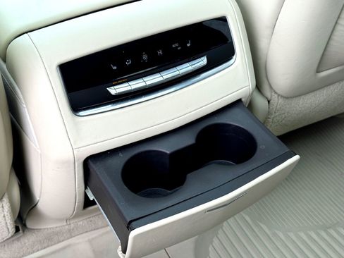 Used 2021 Cadillac Escalade Premium Luxury Platinum image 27