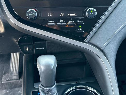 Used 2019 Toyota Camry SE image 23