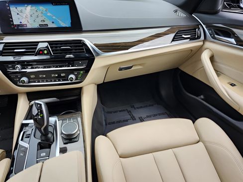 Used 2018 BMW 530e image 12