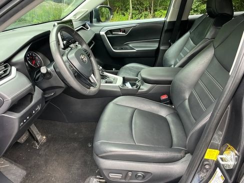 Used 2021 Toyota RAV4 XLE Premium AWD/4WD image 8
