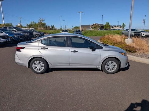 Used 2023 Nissan Versa S FWD image 6