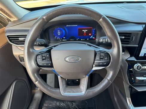 Used 2022 Ford Explorer Platinum w/ Equipment Group 601A AWD/4WD image 22