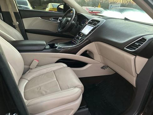 Used 2019 Lincoln Nautilus Reserve w/ Ultimate Package image 10