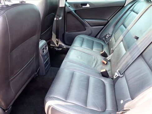 Used 2017 Volkswagen Tiguan Sport FWD image 8