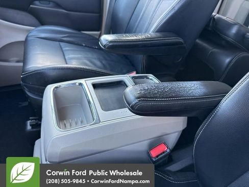 Used 2014 Chrysler Town & Country Touring image 23