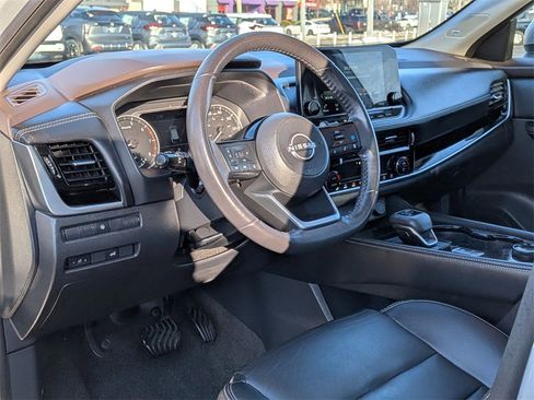 Used 2022 Nissan Rogue SL w/ SL Premium Package image 10