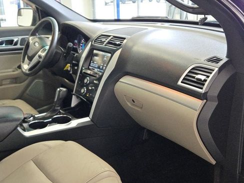 Used 2014 Ford Explorer XLT w/ Equipment Group 202A AWD/4WD image 4