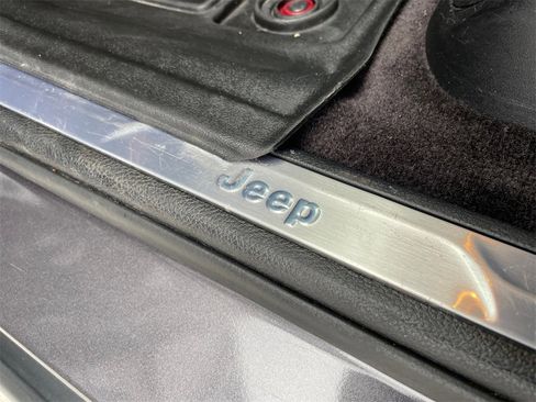 Used 2016 Jeep Grand Cherokee Limited image 37