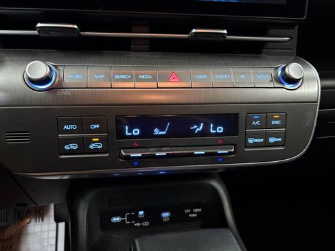 Used 2025 Hyundai Kona SEL AWD/4WD image 12