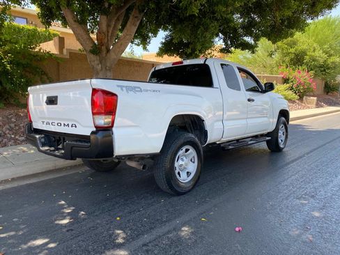 Used 2017 Toyota Tacoma 2WD Access Cab image 3