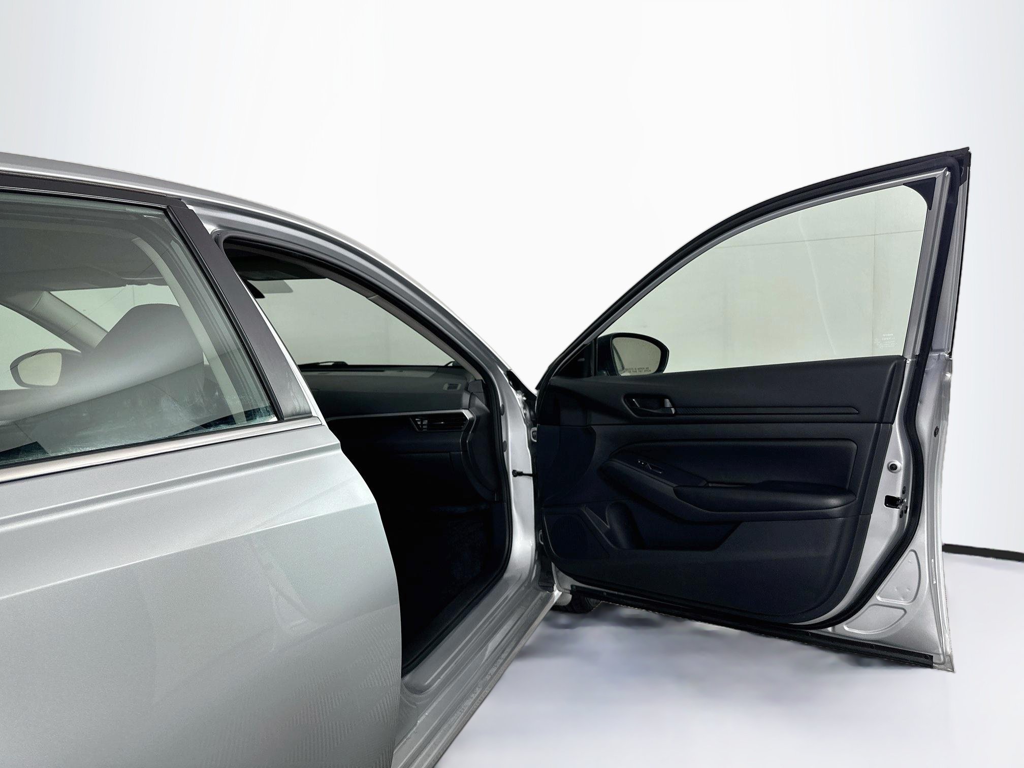 Used 2024 Nissan Altima 2.5 S FWD image 30