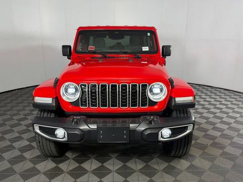 Used 2025 Jeep Wrangler Unlimited Sahara AWD/4WD image 11