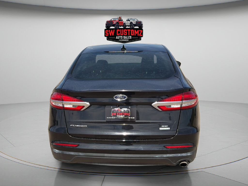 Used 2020 Ford Fusion SE FWD image 6