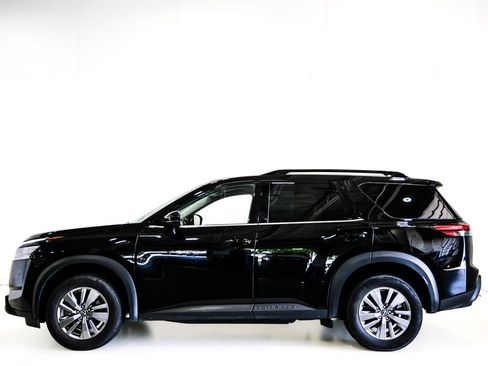 Used 2025 Nissan Pathfinder SV AWD/4WD image 5