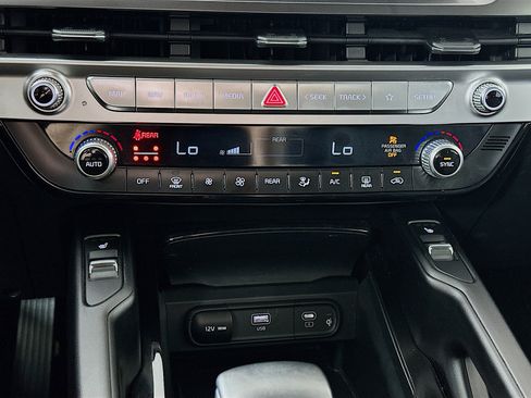 Used 2024 Kia Telluride S w/ S Sunroof Package AWD/4WD image 16