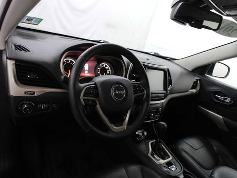 Used 2018 Jeep Cherokee Limited AWD/4WD image 15
