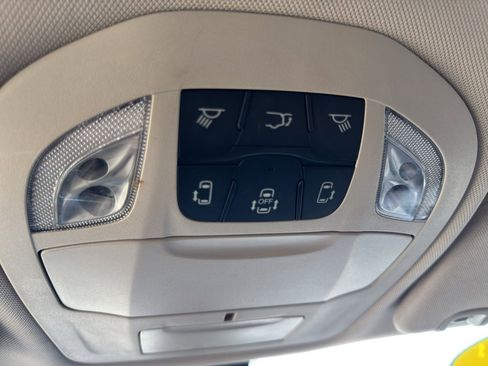 Used 2022 Chrysler Voyager LX FWD image 30