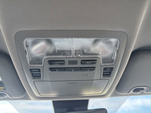 Used 2017 Toyota Highlander XLE AWD/4WD image 17