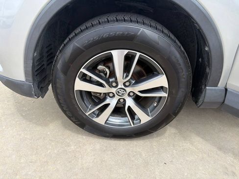 Used 2018 Toyota RAV4 XLE FWD image 10