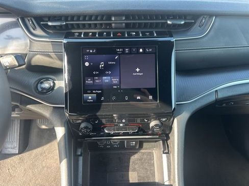 Used 2024 Jeep Grand Cherokee Altitude image 24