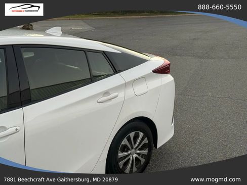 Used 2018 Toyota Prius Prime Plus w/ Carpet Mat Package FWD image 4