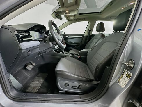 Used 2025 Volkswagen Jetta SE image 13