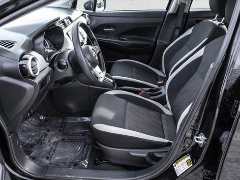 Used 2022 Nissan Versa SV image 11