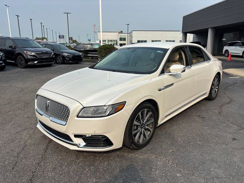 Used 2017 Lincoln Continental Premiere FWD image 3