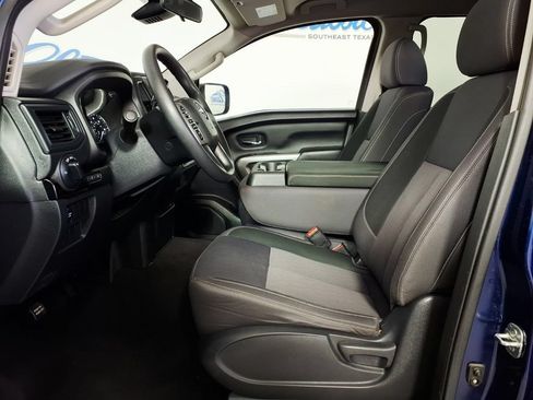 Used 2023 Nissan Titan SV RWD image 9