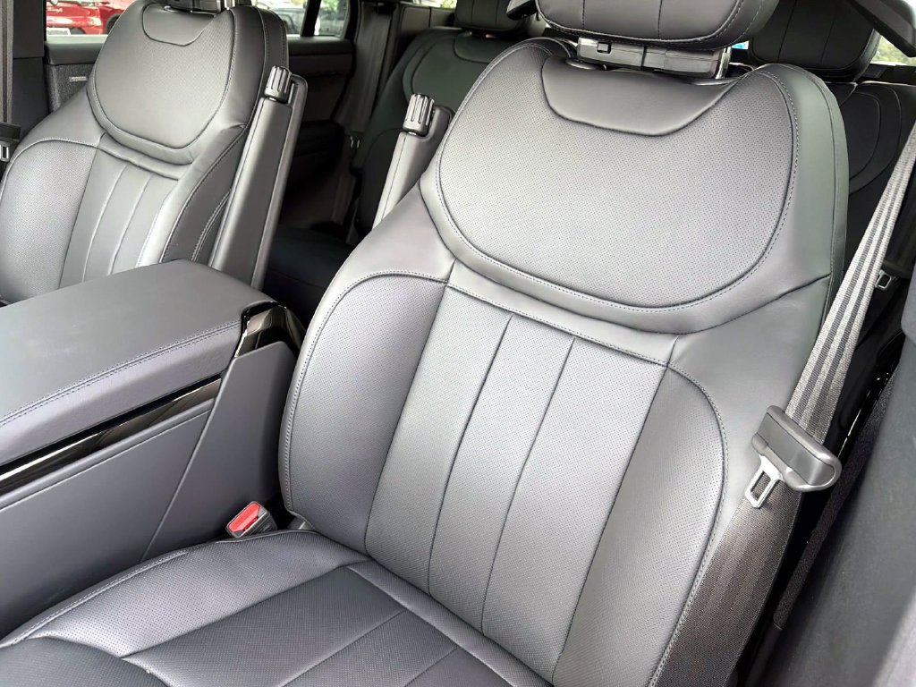 New 2027 Land Rover Range Rover Sport SE AWD/4WD image 18