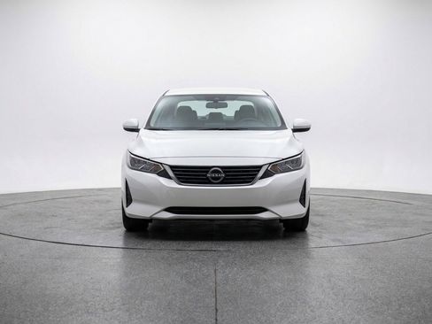 Used 2025 Nissan Sentra SV image 2