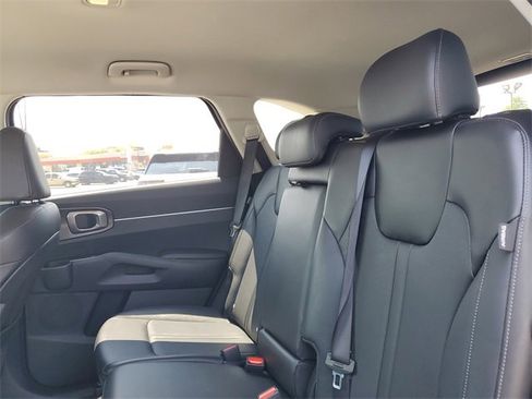 Used 2024 Kia Sorento S image 25