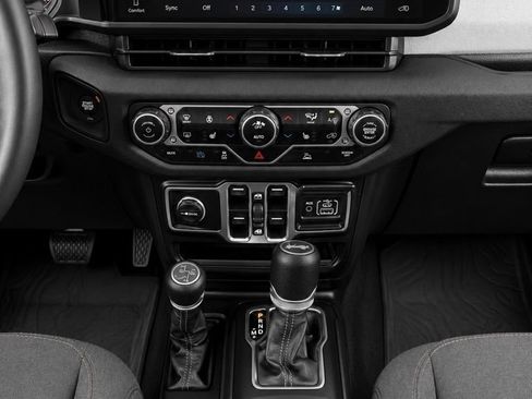 Used 2024 Jeep Wrangler Unlimited w/ Convenience Group AWD/4WD image 26