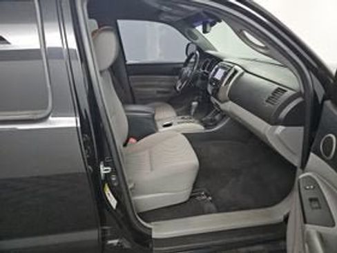 Used 2013 Toyota Tacoma PreRunner w/ SR5 Pkg RWD image 11