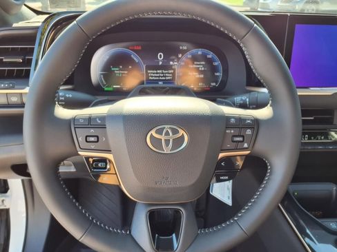 New 2026 Toyota Crown Platinum image 11