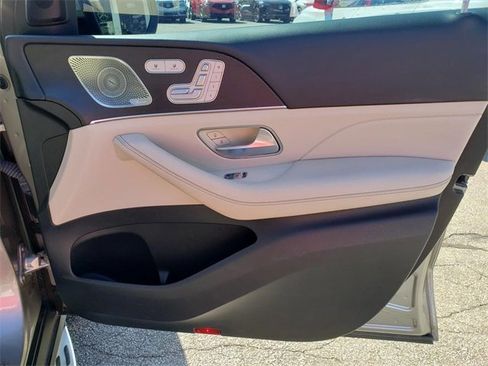 Used 2021 Mercedes-Benz GLS 450 4MATIC image 17