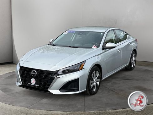 Used 2023 Nissan Altima 2.5 S FWD image 3