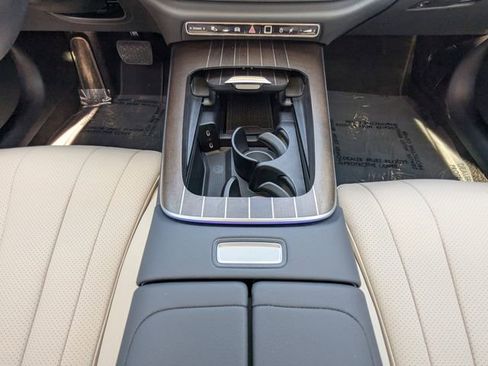 Used 2025 Mercedes-Benz E 350 Sedan image 18