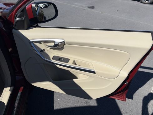 Used 2015 Volvo S60 T5 Platinum image 29