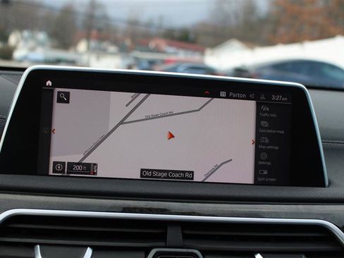 Used 2020 BMW 750i xDrive w/ Cold Weather Package image 18