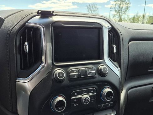 Used 2022 Chevrolet Silverado 1500 LT Trail Boss w/ Bed Protection Package AWD/4WD image 9