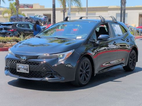 Used 2025 Toyota Corolla SE w/ SE Package FWD image 5